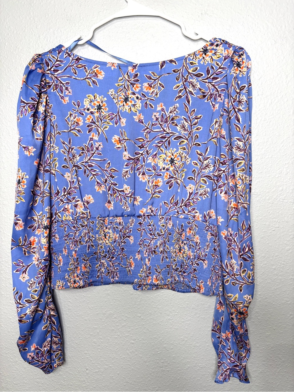 Free People NWT Santiago Smocked Waist Blue Floral Silky Top XL - Picture 5 of 8